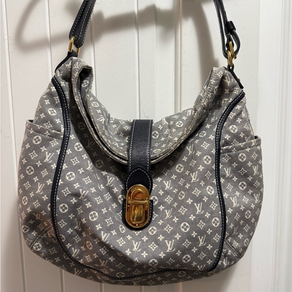 Louis Vuitton Handbags - ❤️❤️ Lowest Price I can go. This purse in Hong Kong Dollars was 3300CAD